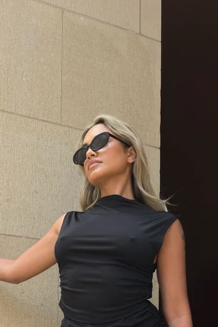 CROP TOP SMANICATO NERO Glamorous