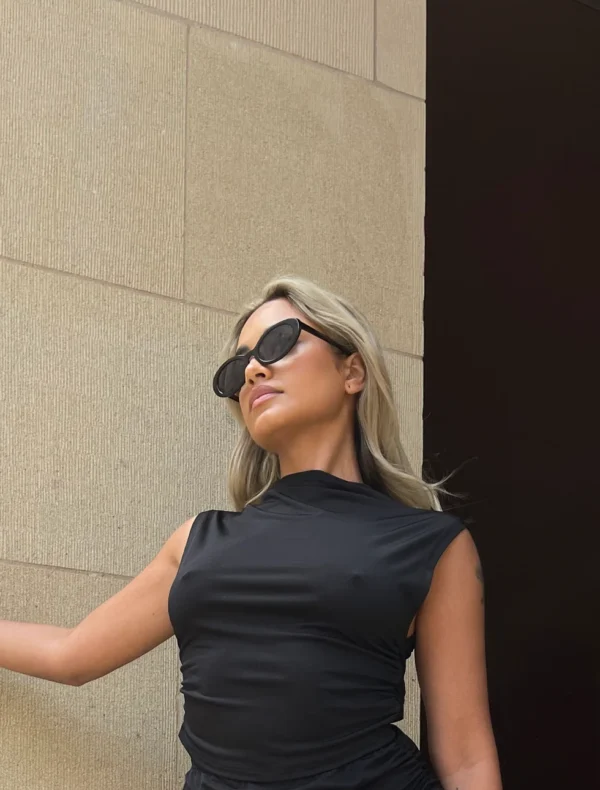 CROP TOP SMANICATO NERO Glamorous