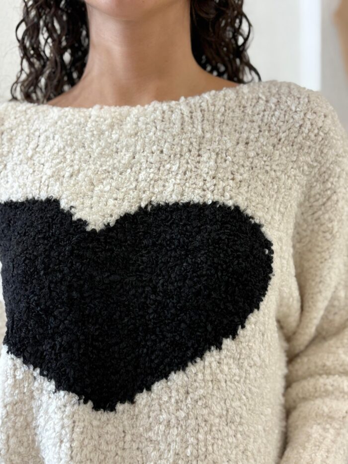 MAGLIA PULL LATTE CUORE NERO Denny Rose