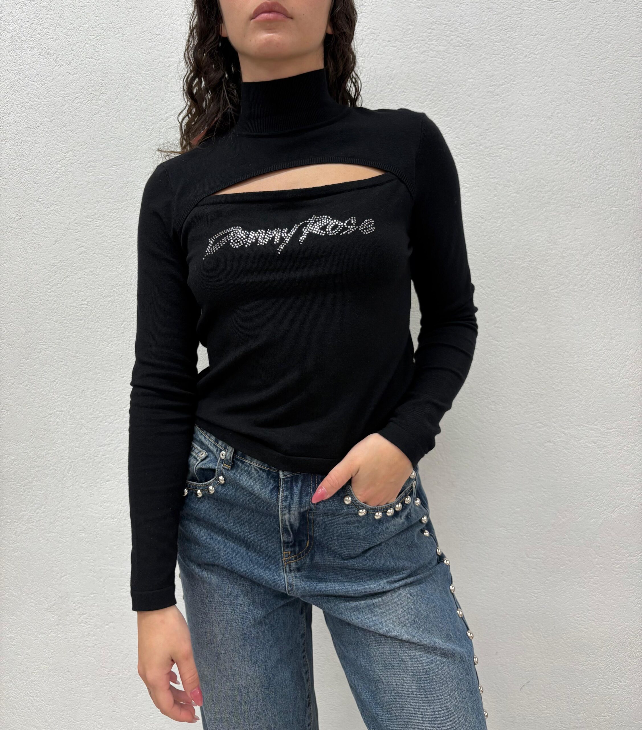 MAGLIA LUPETTO CUT OUT NERO Denny Rose MAGLIA LUPETTO CUT OUT NERO Denny Rose