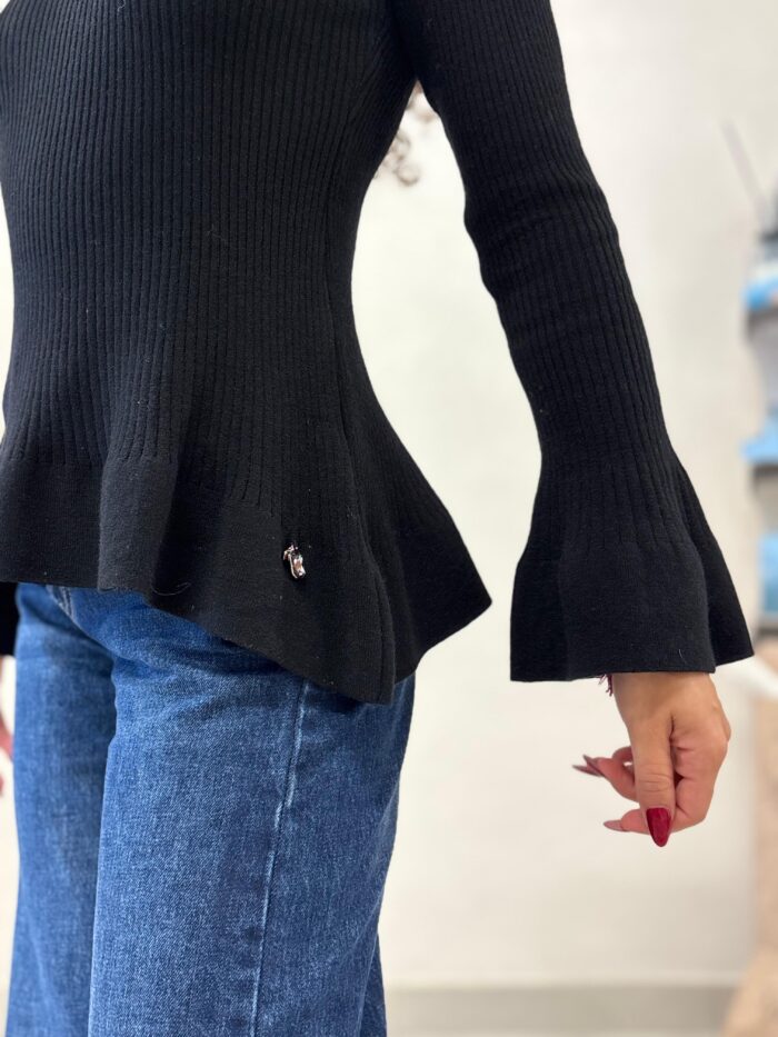 MAGLIA PULL NERO SVASATO Denny Rose
